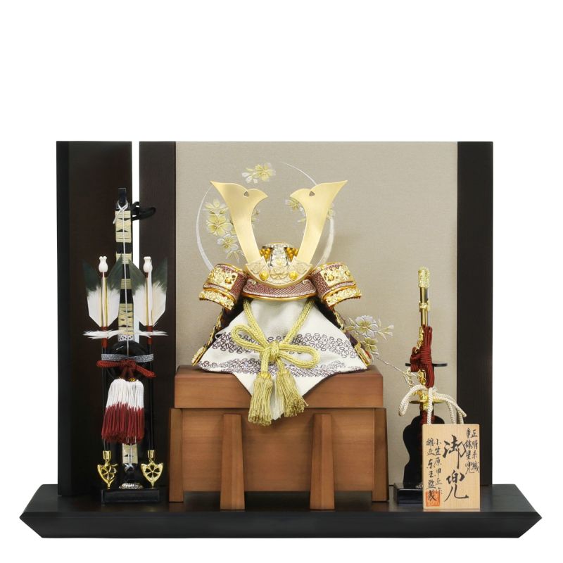 送料無料 東玉作 五月人形 8号兜 木製平台飾り 【秋華E】 〈モダン コンパクト お洒落 5月人形出し飾り かぶとかざり 兜平飾り 甲冑飾り 兜セット お節句...