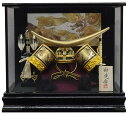 送料無料秀山作 五月人形 12号兜飾り 伊達ゴールド彫金兜 吹返し彫金龍 金龍虎バック ガラスケース入り飾り【kcg-62】〈モダン コンパクト 5月人形出し飾...