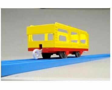 鉄道コレクション ミニチュアトレイン 趣味の玩具・模型　プラレール　KF-10 トミカ搭載貨車　※レールは付属しません。　〈趣味・コレクション玩具 こどものおもちゃ 男児向け 鉄道玩具 ミニカー 電車 車両 1両編成 通販〉のサムネイル