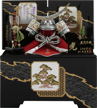 送料無料 久月監製 上原玉鳳作 五月人形 兜収納飾セット 正絹色々縅5号三日月兜 〈5月人形 収納できる兜飾り 兜収納箱飾り 兜収納台飾り かぶと飾り 甲冑飾り 端午の節句 初節句 子供の日 五月五日 皐月飾り 人形の鈴勝(すずかつ)〉