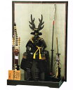 送料無料 平安豊久監製 四代目雄山作 五月人形 鹿角脇立・獅噛前立・突盔形兜 蜻蛉切付き 10号胴丸鎧 木製平台飾り 【本多忠勝】 〈5月人形 よ...