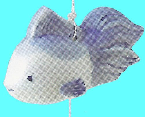 涼をお届け！　夏ものがたり　風鈴　染付　金魚・キンギョ　Wind-chime Wind-bell　〈夏物語　涼風ふうりん　きんぎょ　和のインテリア　通販〉