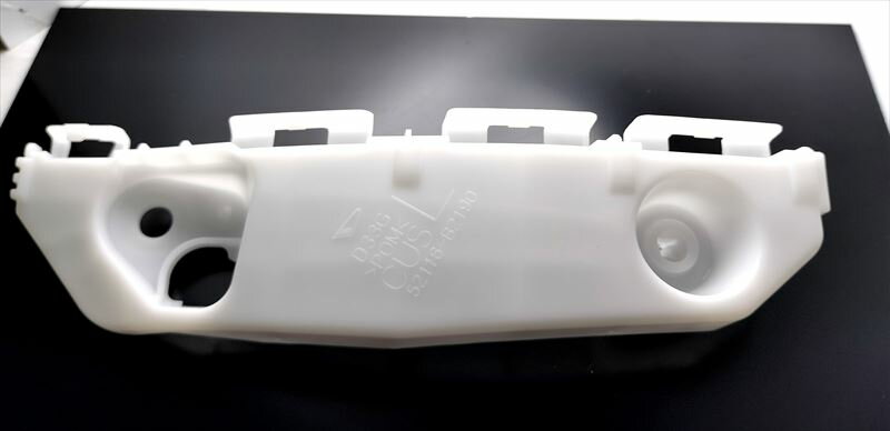 フロントバンパサイドのサポートの左側のみ 52116B2190 タント用 ダイハツ純正部品