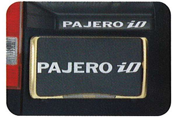 『パジェロイオ』 純正 H76 H77 ゴールドナンバープレートフレーム（リヤ） パーツ 三菱純正部品 PAJERO オプション アクセサリー 用品