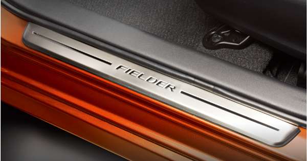 『カローラフィールダー』 純正 NKE165G ZRE162G NRE161G NZE161G NZE164G スカッフプレート（ステンレ..