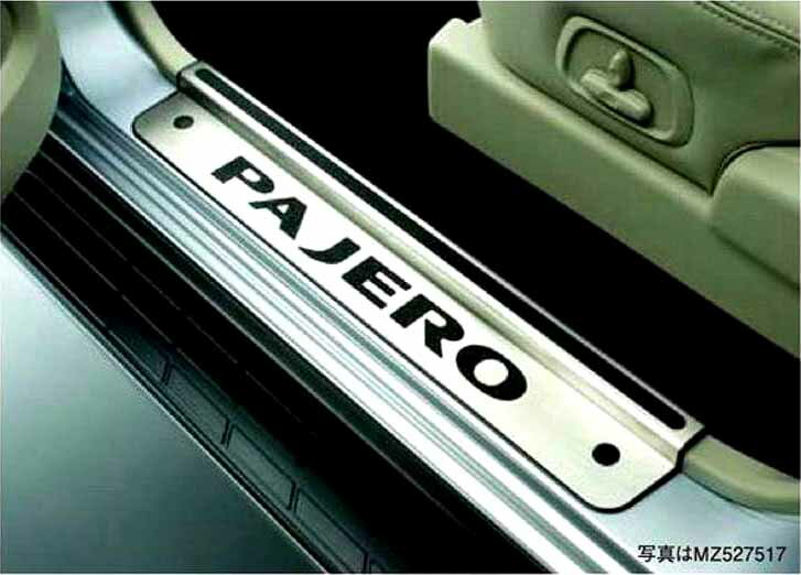 『パジェロ』 純正 V83W スカッフプレート(ショート） パーツ 三菱純正部品 ステップ 保護 プレート PAJERO オプション アクセサリー 用品