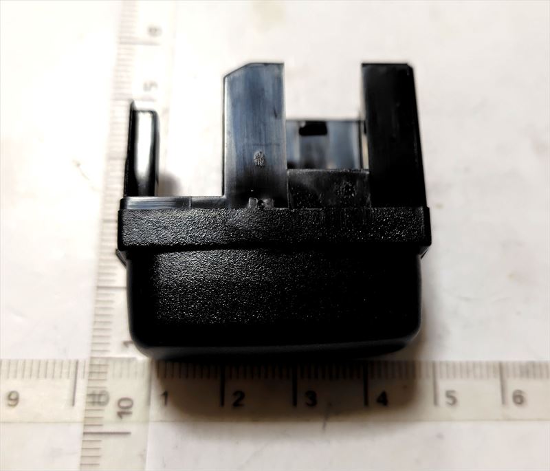 『図の82298B』インスツルメントパネルスイッチのプラグのみ 8050A018 デリカ D:5用 三菱純正部品 m117m