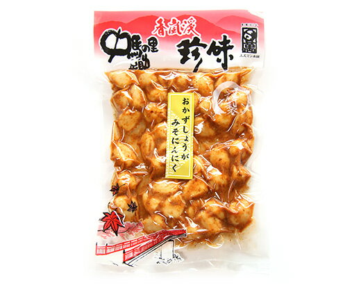 製品仕様 商品名おかずしょうがみそにんにく200g(国内製造） 名称みそ漬 内容量200g 賞味期限製造日より120日 保存方法常温保存 直射日光を避け冷暗所で保管ください。開封後は冷蔵庫で保存しお早めにお召し上がり下さい。 原材料名にんにく（中国）、しょうが、漬け原材料[糖類（ぶどう糖果糖液糖、砂糖）、たん白加水分解物（大豆を含む）、みそ（大豆、遺伝子組み換えでない）砂糖混合ぶどう糖果糖液糖、砂糖、植物性蛋白加水分解物（大豆を含む）、かつお節、醸造酢、食塩]/酒精、酸味料、着色料（パプリカ、クチナシ）、増粘剤（キサンタンガム） 商品説明本品は、臭いの少ないのが特徴のにんにくです。味噌と生姜と鰹節で漬込んだ、まろやかな味わいのニンニク漬です。かつおの風味が美味しさを一層引き立てます。国内製造なので安心安全。 製造者有限会社スズマン本舗（愛知県豊田市足助町石橋15番地）おかずしょうがみそにんにく200g国内製造 味噌と生姜と鰹節で漬込んだ、まろやかな味わいの粒ぞろいなニンニク漬です。かつおの風味が美味しさを一層引き立てます。国内製造なので安全安心