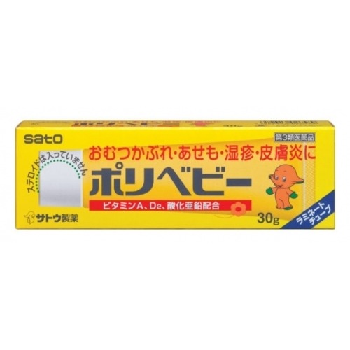 おむつかぶれ・あせも・湿疹に。赤ちゃんから大人まで使える軟膏です。 ポリベビーは、おむつかぶれやあせも、湿疹等に効果をあらわす、赤ちゃんにおすすめの軟膏です。 ステロイド剤を配合していません。赤ちゃんから大人まで使用できます。 かゆみを鎮め、患部の治りを助けます。 かゆみを鎮める抗ヒスタミン剤のジフェンヒドラミン、患部の治りを助けるビタミンA・D2・酸化亜鉛、細菌の感染を防ぐ殺菌剤のトリクロロカルバニリドを配合しています。 基剤に植物油を使用した、お肌にやさしい軟膏です。患部がカサカサしている時やジュクジュクしている時などにも使用できます。 こんな症状に ・おむつかぶれ ・あせも ・湿疹、皮膚炎 ・ただれ、かぶれ ・かゆみ ・しもやけ、虫さされ、じんま疹 添付文書の内容 商品名 ポリベビー 商品説明文 ポリベビーは、おむつかぶれやあせも、湿疹等に効果をあらわす、赤ちゃんにおすすめの軟膏です。 かゆみを鎮める抗ヒスタミン剤のジフェンヒドラミンに、患部の治りを助けるビタミンA、D2、酸化亜鉛、そして細菌の感染を防ぐ殺菌剤のトリクロロカルバニリドを配合しています。 基剤に植物油を使用した、お肌にやさしい軟膏です。 使用上の注意 ＜相談すること＞ 1.次の人は使用前に医師、薬剤師又は登録販売者に相談してください。 （1）医師の治療を受けている人。 （2）薬などによりアレルギー症状を起こしたことがある人。 （3）湿潤やただれのひどい人。 2.使用後、次の症状があらわれた場合 副作用の可能性がありますので、直ちに使用を中止し、この文書を持って医師、薬剤師又は登録販売者に相談してください。 関係部位：症状 皮膚：発疹・発赤、かゆみ、はれ 3.5～6日間使用しても症状がよくならない場合 使用を中止し、この文書を持って医師、薬剤師又は登録販売者に相談してください。 有効成分・分量 10g中： ビタミンA油…………………10mg（ビタミンAとして10,000I.U.） エルゴカルシフェロール（ビタミンD2）…………………0.01mg トリクロロカルバニリド…………………30mg ジフェンヒドラミン…………………50mg 酸化亜鉛…………………1,000mg 添加物として、BHA、サラシミツロウ、ナタネ油、香料（フェニルエチルアルコール、ベンジルアルコールを含む）を含有します。 効能・効果 おむつかぶれ、あせも、湿疹、皮膚炎、ただれ、かぶれ、かゆみ、しもやけ、虫さされ、じんま疹 用法・用量 1日1～2回適量を患部に塗布します。 ＜用法・用量に関連する注意＞ （1）定められた用法・用量を厳守してください。 （2）小児に使用させる場合には、保護者の指導監督のもとに使用させてください。 （3）目に入らないように注意してください。万一、目に入った場合には、すぐに水又はぬるま湯で洗ってください。なお、症状が重い場合には、眼科医の診療を受けてください。 （4）外用にのみ使用してください。 上手な使い方 1.患部を清潔にしてからポリベビーをお使いください。 2.通常の場合には、指先で強くこすらないようにうすく塗布してください。1日1～2回塗布し、治りかけてきたら回数をへらしてください。 3.患部がジュクジュクしていたり、ただれている場合やかさぶたがある場合には、リント布やガーゼに厚目にのばして貼ります。かさぶたは無理にはがさないようにしてください。 内容量 30g 保管及び取扱い上の注意 （1）直射日光の当たらない湿気の少ない涼しい所に密栓して保管してください。 （2）小児の手の届かない所に保管してください。 （3）他の容器に入れ替えないでください。（誤用の原因になったり品質が変わるおそれがあります。） （4）チューブ口の軟膏（油分）を清潔なガーゼやティッシュでよく拭いてから閉めてください。軟膏（油分）がついたままキャップをしめると強く閉まりすぎることがあります。 （5）使用期限をすぎた製品は、使用しないでください。 製造販売元 佐藤製薬株式会社 東京都港区元赤坂1丁目5番27号 お客様相談窓口：03-5412-7393 受付時間：9:00～17:00（土、日、祝日を除く） 販売店舗（広告文責） すずな薬局 神野店 佐賀県佐賀市神野東2丁目5-3 TEL：0952-30-5691 リスク区分 リスク区分 第3類医薬品 医薬品の使用期限 使用期限 使用期限まで100日以上あるものをお送りします。 医薬品販売に関する記載事項 必須記載事項 医薬品販売に関する記載事項（必須記載事項）は こちら ※本品は医薬品です。使用前に添付文書をよく読み、用法・用量を守って正しくお使いください。 ※体質、症状に合わない場合は使用を中止し、医師、薬剤師又は登録販売者に相談してください。