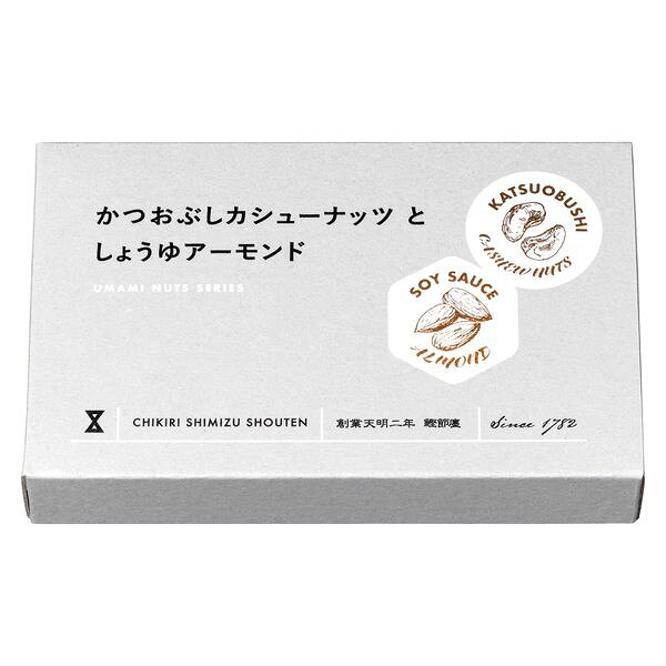 日本の“旨味”を楽しむ2種類のナッツの詰合せです。●商品サイズ・材質：かつおぶしカシュー30g×1　しょうゆアーモンド30g×1●箱サイズ：10．3×16．4×2．7cm●箱種区分：化粧箱●重量：106g●原産国：日本●保存方法：常温●賞味期限：　180日●アレルギー表示：小麦・カシューナッツ