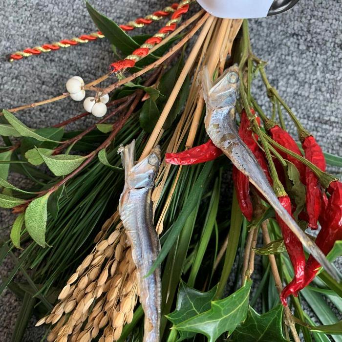 節分スワッグ■お多福おかめ　ヒイラギイワシ(柊鰯)■節分飾り/ヒイラギ/ひいらぎ/節分　壁掛け/魔除け/御守り/豆まき/立春/節分　ヒイラギ/柊木/ヒイラギの葉/魔除け/新緑/壁掛け/自然/縁起物/厄除け/お面付き/邪気祓い/2025年/開運祈願/節分ガーランド/室礼/節分 飾り付け 3
