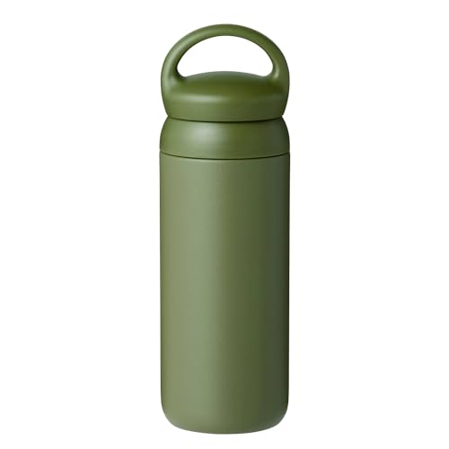 単品カーキ/500ml/21095.0・Color:カーキSize:500mlPatternName:単品・パッケージ個数:1・サイズ:φ74xH226mm※本体の高さ(蓋、飲み口なし)H173mm・素材:ステンレス鋼(粉体塗装)、ポリプロピレン、シリコーン・容量:500ml・保温効力:69度以上(6時間)・保冷効力:7度以下(6時間)・原産国:中国少し足を伸ばして、いつもと違う行き先へ。リラックスしながらも、自由でアクティブに休日を過ごしたい人に向けたDAY OFF TUMBLER。真空二重構造によりドリンクの温度や風味を長くキープし、握りやすい丸みのあるハンドルによって持ち運びがしやすく、散歩や遠出に携帯したくなるデザインです。