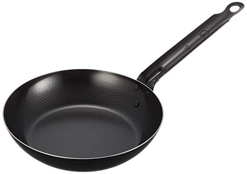 遠藤商事 TKG 鉄フライパン 18cm 表面凹凸模様のエンボス加工食材との接触面積が小さくなる為こびりつきにくい IH対応 内径×深さ 送料無料
