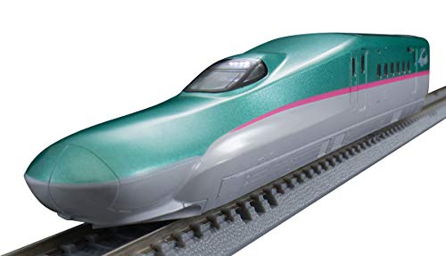 E5系 はやぶさE5系はやぶさ/-/FM-001・Color:E5系はやぶさ・パッケージ個数:1・- FIRST CAR MUSEUM - 先頭車博物館・あなただけの鉄道博物館。・JR東日本商品化許諾申請中・(b)対象年齢 :(/b)15才以上手軽に鉄道模型「トミックス」クオリティを手にとっていただけるコレクションモデルです。 あなただけのディスプレイで精密模型をお楽しみください。 高度な樹脂成型技術によるリアルな造形、精密再現されたマーク、ライト点灯が可能。 ライト点灯について ※ライト点灯には別売りの「パワーユニット (コントローラー)」、「D.C.フィーダーN (パワーユニットとレールをつなぐコード)」が必要です。 ※ヘッドライトはパワーユニットのディレクション (進行方向)スイッチを切り替えることで、テールライト (赤色)に変わります。 ※本製品は鑑賞用のため、パワーユニットを使用しても、走行させることはできません。 [セット内容]車両本体×1、展示用レール×1、車輪止めパーツ×2 (.co.jpより)