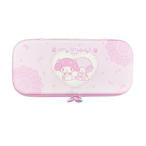 マイメロディマイメロディ/30cm x 14.5cm x 4cm/ALG-NS2EPMM・Style:マイメロディ・パッケージ個数:1・【サンリオキャラクターズのEVAポーチが登場！】大人気のサンリオキャラクター『マイメロディ』のゲーム機用EVAポーチが登場。内側には、柔らかく手触りの良いふわふわ素材を使用しております。ファスナーにはかわいいチャーム付き！・【軽量&コンパクト】軽くて丈夫なEVA素材を使用しており、薄型なのでバッグ等に入れやすく、持ち運びにとても便利です。・【ゲーム機をしっかり守る】本製品は、衝撃に強いEVA素材を使用しております。傷や汚れから大切なゲーム機をしっかり保護、綺麗な状態を保ちます。本体を固定するバンドも付いているので安心です。・【機能的なデザイン】イヤホンや小物が収納できる[メッシュポケット]、ゲームソフトが収納できる[ゲームカードポケット] がついており、必要なものをひとつにまとめておくことができ便利です。また、Wファスナー仕様となっており、開閉が簡単です。・【充実したサポート体制】アローンでは、お客様にご満足いただけるよう、