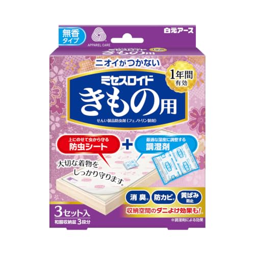 -/3個 (x 1)/-・パッケージ個数:1・商品サイズ (幅×奥行×高さ) :15×4×19cm・内容量:3個・ブラント名:ミセスロイド・メーカー名: 白元アース・商品の重量: 0.12kg【商品の特長】 ●着物の保管中の窒素酸化物(NOx)による黄ばみを防ぎます。※汚れが原因の黄ばみには効果がありません。※黄ばみを消す効果はありません。※素材、生地によって効果は異なります。 ●取り替え時期がひと目で分かる「おとりかえシール」付きです。 ●金糸・銀糸にも使えます。 ≪防虫シート≫ ●衣類にニオイがつかない、無香タイプの防虫シートです。 ●ニオイがつかない防虫成分が、大切な着物をせんいの虫から守ります。 ●のせるだけで防虫できるシートタイプです。 ≪調湿剤≫ ●防虫シートの上に1つ置くだけで、収納空間内を最適湿度にコントロールします。 ●収納中の気になるニオイ(カビ臭・汗臭・体臭)を消臭します。 ●調湿効果により収納空間内の湿度を一定に保ち、カビの発育を防ぎます。また、気になるダニを収納空間内にダニを寄せつけにくくする効果もあります。※収納空間内に屋内塵性ダニを寄せつけにくくする効果を確認しています。※マダニやイエダニを対象とした製品ではありません。