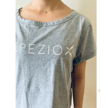 バレエ Tシャツ CAPEZIO ボートネックロゴTシャツ バレエ用品 レッスン レオタード の上に 楽しく コーディネイト ♪ ジュニア 大人用 かわいい おしゃれ お稽古ダンス ホワイト ライトグレー ペールピンク 綿 コットン カぺジオ(CA-054)