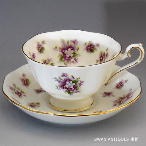 ロイヤルアルバート Royal Albert ヴィンテェージ 1966年 スウィートバイオレット Sweet Violet スミレ菫 ティーカップ＆ソーサー 未使用 廃版品のサムネイル