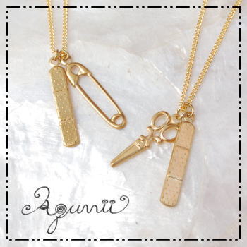 Aquvii／アクビ First Aid Necklace絆創膏とハサミ、刃物、ピンをモチーフにしたネックレスDM便可能(バンソウコウ)