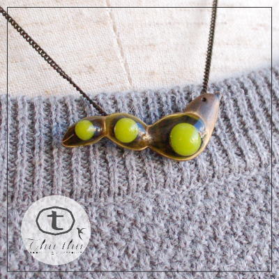 ずんだのとり ネックレス 鳥とずんだまめの素敵な出会い。キレイなグリーンが目を引きます thuthu appetizing accessories/チュチュ アパタイジングアクセサリー DM便可能 鳥 真鍮 ずんだまめ 豆 とり トリ