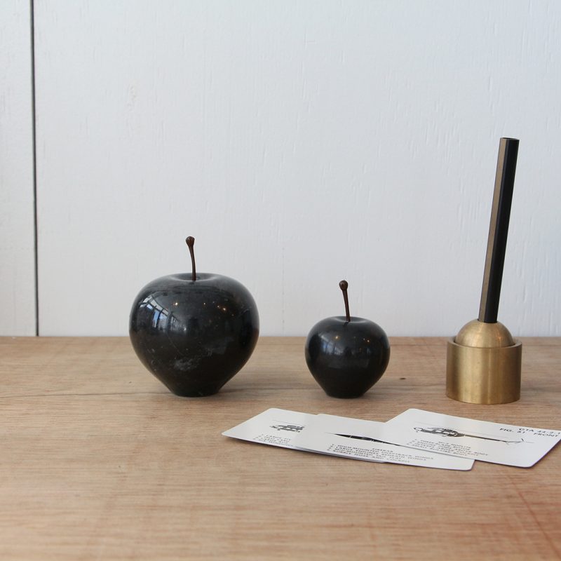 マーブル アップル スモール Marble Apple Small ブラック Black インテリア 大理石 ペーパーウェイト 飾り プレゼント ギフト 大人 マーブルアップル りんご 林檎 雑貨 [3]