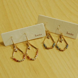 Rakuten - ルチカ ピアス luccica ピアス カラフェ グラデーションのビーズが揺れるフックピアスDM便可能 ピンク ブルー ギフト プレゼント アクセサリー ラッピング無料 レディース