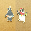 浮き輪を付けたペンギンとパーティをするペンギン★かわいいアンティークチャーム エナメル