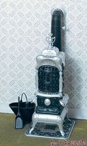 アメリカの老舗メーカー、クリスボン社のプラモデルキットです。プラスチック製ですが、とても形がきれいです。アクリル絵の具やプラモデルカラーで着色できます。組立にはプラモデル用（プラスチック用）の接着剤をお使いください。取説は英語になりますが、...