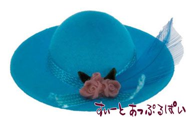 ミニチュア ターコイズの羽つき帽子 IM65181 ドールハウス用