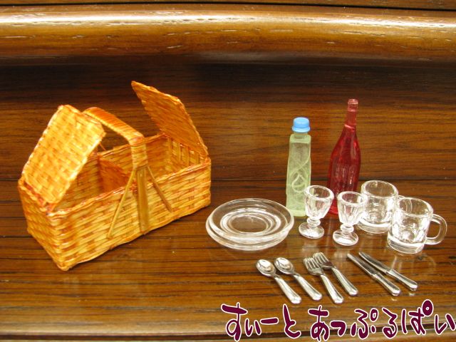 ミニチュア ピクニックバスケット 食器＆ドリンク付き MWDM338 ミニチュアハウス ドールハウス 用