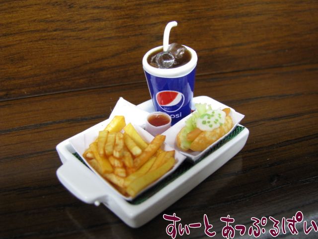 ミニチュア がっつりホットドックトレイ SMTFF9 ドールハウス用