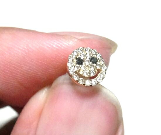 【LOVE＆PEACE】ペア　可愛い ミニ スマイリー　パヴェ　K18PG　計0.26ctダイヤモンドスタッドピアス　瞳はブラックダイヤ【mni にこちゃん,ニコちゃん,ニコニコ,スマイル すまいる】【レビュー特】