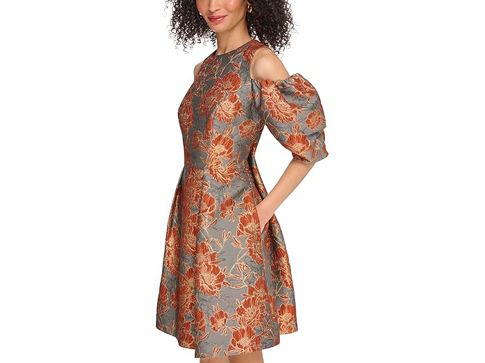 (取寄) ヴィンスカムート ジャカード コールド-ショルダー フィットアンドフレア ドレス Vince Camuto Jacquard Cold-Shoulder Fit-and-Flare Dress Rust