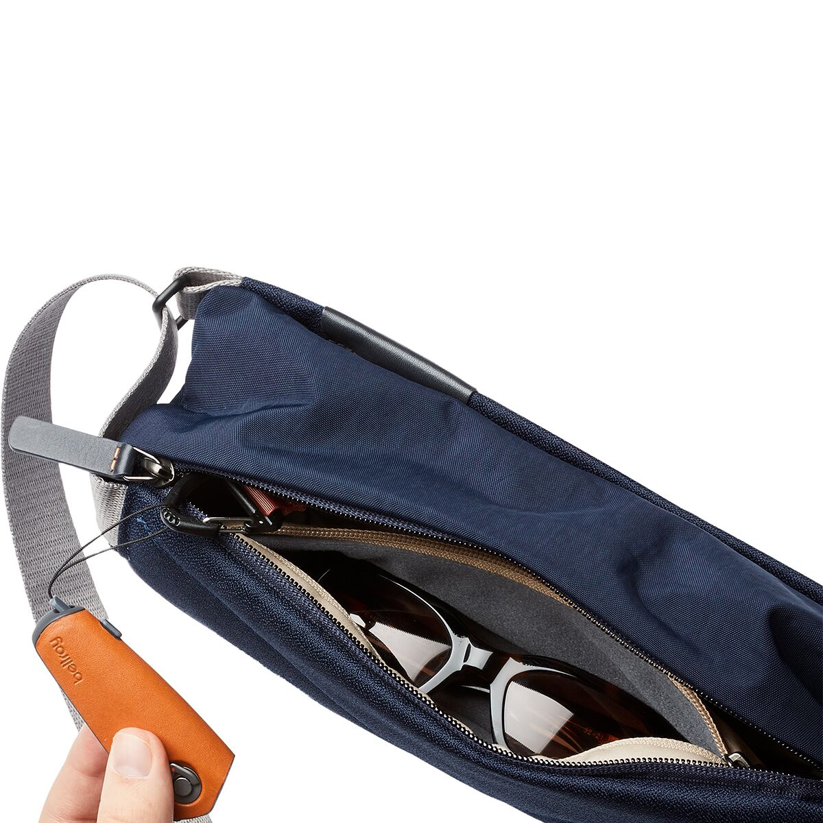(取寄) ベルロイ スリング ミニ Bellroy Sling Mini Navy