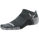 (取寄) スウィフトウィック フライト Xt ノー ショー ソック Swiftwick Flite XT No Show Sock Gray