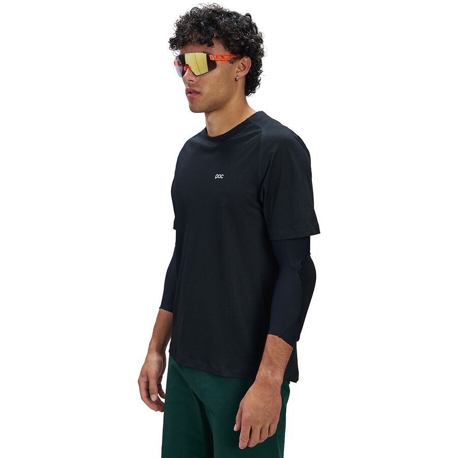 ■商品詳細■ブランドPOCPOC■商品名Motion Air Short-Sleeve Jerseyモーション エアー ショートスリーブ ジャージ■商品状態新品・並行輸入品■色Uranium Black■責任あるコレクションリサイクル/再利用■素材100% リサイクル ポリエステル メッシュ■フィットリラックス■季節3シーズン■アクティビティトレイル,エンデューロ■備考(取寄) POC モーション エアー ショートスリーブ ジャージ POC Motion Air Short-Sleeve Jersey Uranium BlackPOC メンズ シャツ トップス ウェア 自転車 サイクリング 男性 ブランド 大きいサイズ ビックサイズbc-POCZ1ME