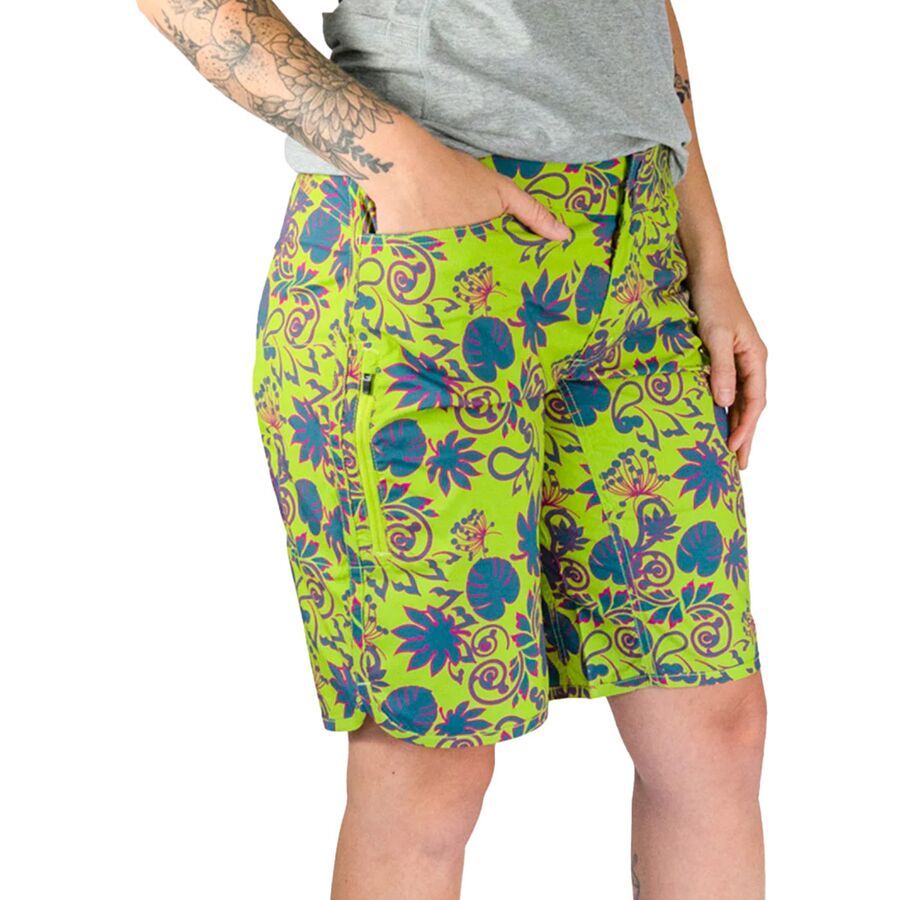 ■商品詳細■ブランドClub Ride Apparelクラブライドアパレル■商品名Savvy 11in Paisley Print Short - Women'sサヴィー 11インチ ペイズリー プリント ショート - ウィメンズ■商品状態新品・並行輸入品■色Citron Paisley Print■素材ポリエステル96％,スパンデックス4％■フィット通常■股下27.94cm■ポケット2ハンド、1ジッパーサイド■ウエスト伸縮性のある内部ドローコード■反射型ライドライトの詳細■アクティビティクロス-カントリー,トレイル■備考(取寄) クラブライドアパレル レディース サヴィー 11インチ ペイズリー プリント ショート - ウィメンズ Club Ride Apparel women Savvy 11in Paisley Print Short - Women's Citron Paisley PrintClub Ride Apparel レディース パンツ ロングパンツ ショートパンツ 自転車 サイクリング ブランド スポーツ 女性 大きいサイズ ビックサイズbc-CLBE033