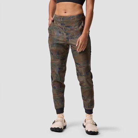 (取寄) バックカントリー レディース ディスティネーション ソフトシェル フリース パンツ - ウィメンズ Backcountry women Destination Softshell Fleece Pant - Women's Camo Pendula Print