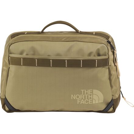 ■商品詳細■ブランドThe North Faceノースフェイス■商品名Base Camp Voyager Sling Bagベース キャンプ ボイジャー スリング バッグ■商品状態新品・並行輸入品■色Cedar/Sycamore/Khaki Stone■備考(取寄) ノースフェイス ベース キャンプ ボイジャー スリング バッグ The North Face Base Camp Voyager Sling Bag Cedar/Sycamore/Khaki StoneThe North Face ノースフェイス トートバッグ ブランド 男女兼用 鞄 Tote bag アウトドア 登山 カジュアル ストリートbc-TNFZCOF