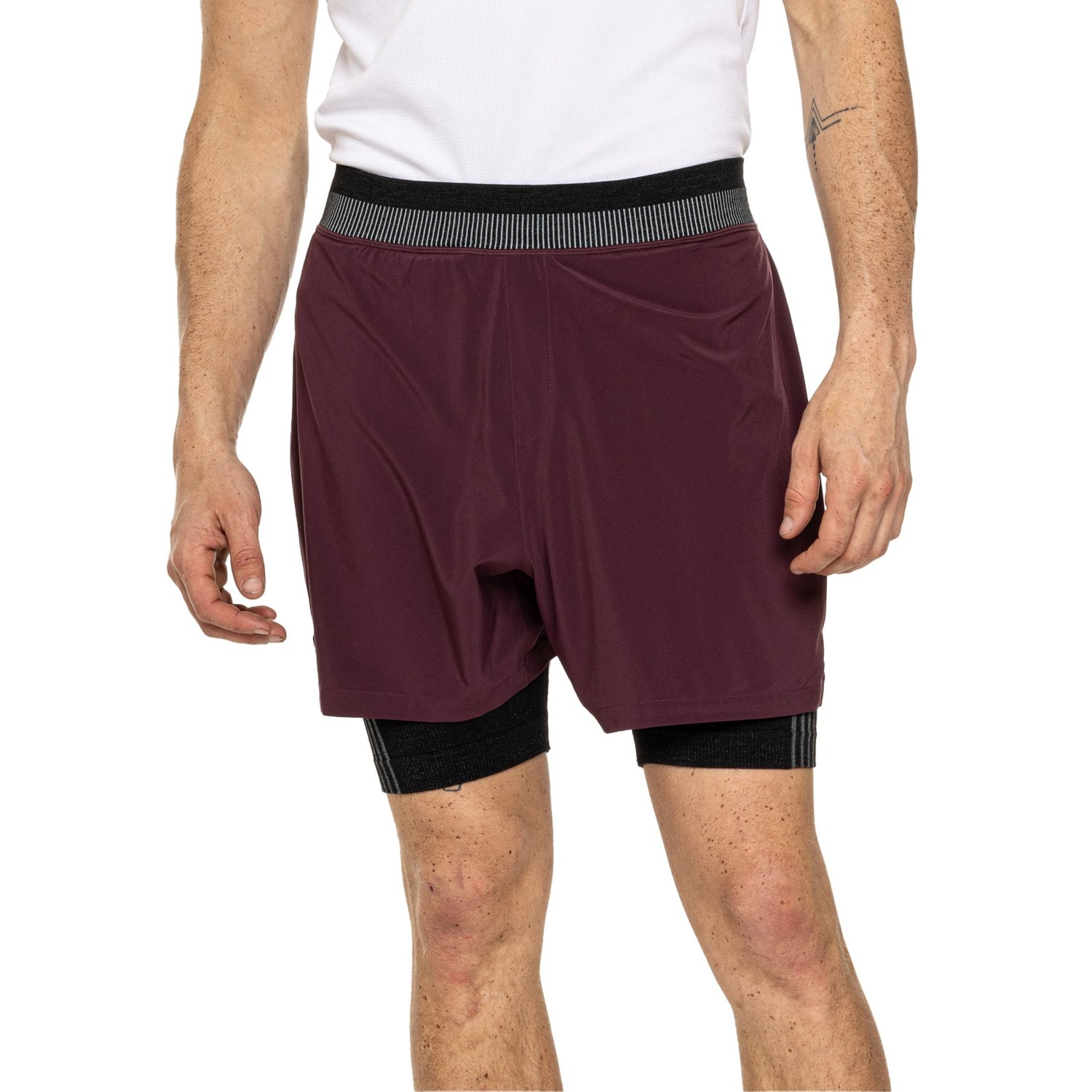 ■商品詳細■ブランドSmartWoolスマートウール■商品名Intraknit Active Lined Shorts - Merino Wool, Built-In Linerイントラニット アクティブ ライン ショーツ - メリノ ウール, ビルト-イン ライナー■商品状態新品未使用・並行輸入品■色Eggplant2枚目以降は参考画像となります。詳細かゆみのないメリノ ウール混紡の裏地は、温度調節、吸湿発散性、防臭性を備えています。-滑らかなストレッチ織のアウターシェルは軽量で通気性に優れています。-メリノウールブレンドライナーショーツとウエストバンド-ライナー ショーツは 4 方向ストレッチが特徴で、あらゆる方向に動きます。-バックウエストバンドジップポケット-ライナーショーツのサイドスリップポケット-フラットロックシームが擦れを軽減-反射要素により暗い場所での視認性が向上-ボディスキミングアスレチックフィット-ベトナム製■備考(取寄) スマートウール イントラニット アクティブ ライン ショーツ - メリノ ウール, ビルト-イン ライナー SmartWool Intraknit Active Lined Shorts - Merino Wool, Built-In Liner EggplantSmartWool メンズ ハーフパンツ ショートパンツ ズボン アウトドア ブランド カジュアル 男性 大きいサイズ ビックサイズsi-4dypa