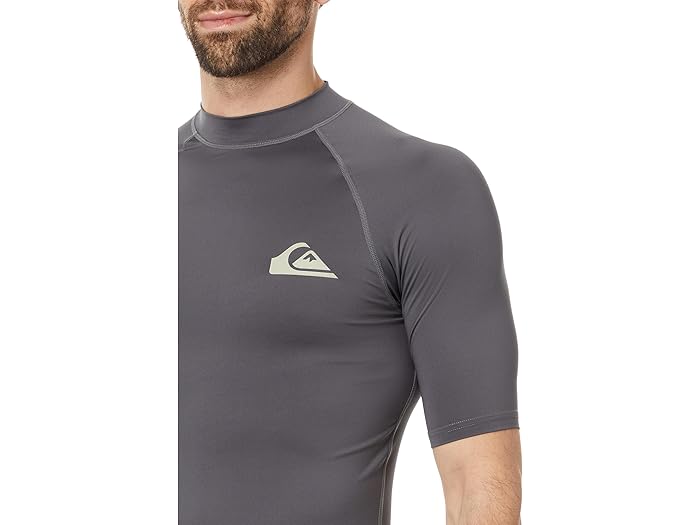 (取寄) クイックシルバー メンズ エブリデイ UPF50 ショート スリーブ ラッシュガード Quiksilver men Everyday UPF50 Short Sleeve Rashguard Iron Gate