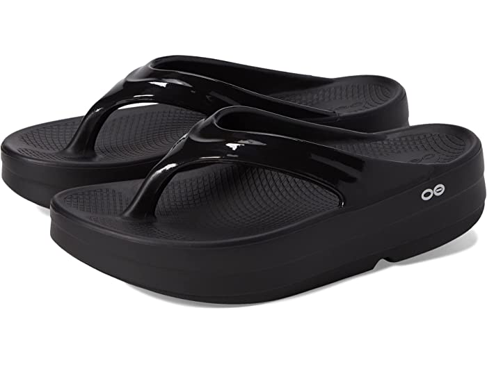 (取寄) ウーフォス トングサンダル レディース オメガ ビーチサンダル リカバリーシューズ OOFOS women OOFOS Oomega Thong Blackのサムネイル