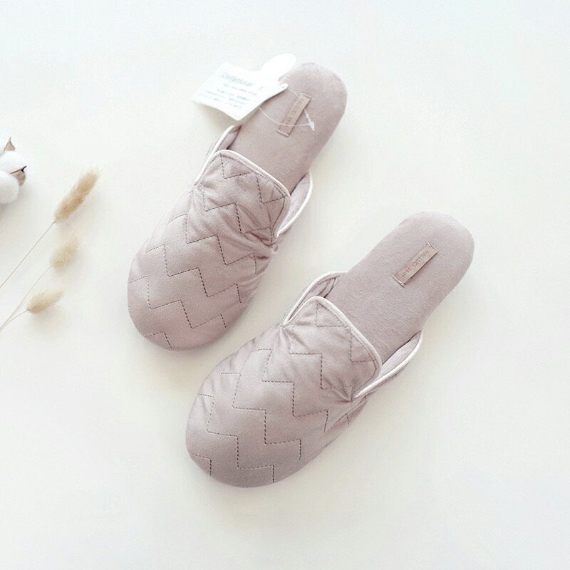 スリッパ ルームシューズ もっちり ベルベット スウェード調 キルティング ジグザグ 静音 防水 耐水 暖か あったか 微起毛 滑りにくい フラット シンプル 来客用 上品 室内用 レディース 女性用 滑り止め ギフト プレゼント 大人