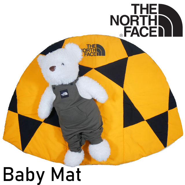 ■商品説明 ザ・ノースフェイス THE NORTH FACE 男の子 女の子 ベビー ベビーマット SG(サミットゴールド) ※こちらの商品には専用の梱包材なしの、商品のみのお届けとなります。 キャンプや公園などでベビーの居場所を作るキルトマット。 THE NORTH FACEを代表するテント、 2メータードームをモチーフにしたアイコニックなデザインです。 表地はコットンライクで自然な風合いのナイロン、 地面に接する裏地はアクリルコーティングをしたナイロンを採用。 いずれもはっ水加工を施し、多少の雨や汚れに対応します。 中わたはポリエステル100％なので軽く、手軽に洗濯できるイージーケア性も魅力です。 ゴムバンドと取手を内蔵し、コンパクトに丸めて収納し ベビーカーなどに掛けるなど持ち運びにも便利。 アウトドアはもちろん、フローリングの床など屋内での使用にも適した さまざまなシーンで活用できるアイテムです。 Function：キルティング仕様／持ち運びに便利なゴムバンドと持ち手／洗濯機で洗濯可／ロゴプリント 寸法：H82.5×W114cm 【検索用キーワード】 ギフト Gift プレゼント PRESENT 誕生日 バースデー 贈り物 室内 屋内 屋外 タウンユース デイリーユース お出掛け 公園 キャンプ グランピング 床 マシンウォッシャブル 洗濯機で洗える 収納 旅行 トラベル パパ お父さん Papa Father Mother ママ お母さん Mama 黄色 山吹色 イエロー ■素材 表地：NORTHTECH Cloth ECO（ナイロン100％） 中わた：ポリエステル100％ 裏地：Recycled Nylon Cloth（ナイロン100％） ■商品カテゴリ THE NORTH FACE ザ ノースフェイス 子供 はこちら その他アイテム 小物 はこちら メーカー希望小売価格はメーカーカタログに基づいて掲載しています QQCF　　「SK」ザ・ノースフェイス THE NORTH FACE キャンプや公園などでベビーの居場所を作るキルトマット。 THE NORTH FACEを代表するテント、 2メータードームをモチーフにしたアイコニックなデザインです。 表地はコットンライクで自然な風合いのナイロン、 地面に接する裏地はアクリルコーティングをしたナイロンを採用。 いずれもはっ水加工を施し、多少の雨や汚れに対応します。 中わたはポリエステル100％なので軽く 手軽に洗濯できるイージーケア性も魅力です。 ゴムバンドと取手を内蔵し、コンパクトに丸めて収納し ベビーカーなどに掛けるなど持ち運びにも便利。 アウトドアはもちろん、フローリングの床など屋内での使用にも適した さまざまなシーンで活用できるアイテムです。 ■商品カテゴリ THE NORTH FACE ザ ノースフェイス 子供 はこちら その他アイテム 小物 はこちら