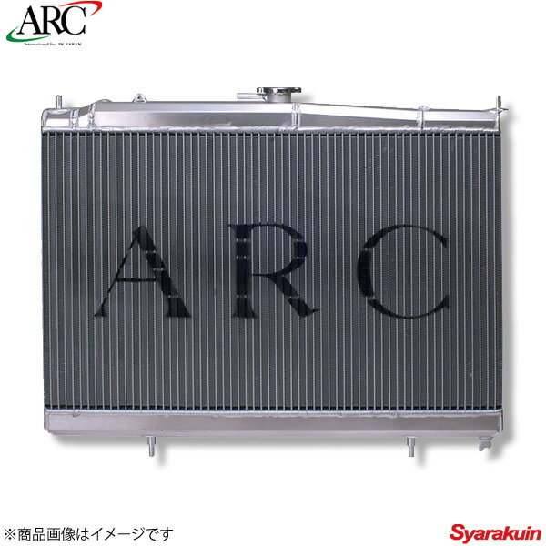 ■品番1N014-AA070 ■メーカーARC Brazing/エーアールシーブレージング ■商品名ラジエーター ■自動車メーカーNISSAN/ニッサン ■車種スカイラインGT-R ■型式BNR32 ■エンジン型式RB26DETT ■取付位置- ■コアタイプSMC36 ■コアの厚み36mm ■商品説明インナーチューブには特殊製法によって成型されたマイクロチューブを使用。求められる強度と軽量化を確保しました。 アウターフィンには、スリット構造により表面積を拡大、多くのレースでも支持される安定した冷却性能を実現しました。 スーパーマイクロチューブ（インナーチューブ）はチューブ内部に幾層の管を構造しているため、優れた耐圧性、耐久性を実現。 また、全工程自社製作により、アウターフィンは仕様に応じて最適なフィンピッチを可能にします。その性能は世界トップレベルのレースでも実証されています。 【デットヒート、127.5％の差、新次元のラジエーター】 エンジン性能の高性能化に合った、熱交換機器の開発。 ARCは最先端技術によるスーパーマイクロチューブによる新製造法により、従来品のラジエターに比べ27.5％の高効率化を実現しました。 この結果レースはもとより、ストリートでの熱交換性能に効果を発揮。 エンジンに安定したコンディションを可能にします。 ■備考1本製品はコア面にARCのブラックロゴが塗布されます。 ■備考2※MT車専用 ■納期メーカー取り寄せ品の為、通常2〜4営業日以内に発送致します。 ※ ご注文前に必ずご確認下さい お急ぎの場合はご購入前に納期確認をお願い致します。 納期について ＊メーカー在庫が欠品の場合、1〜2ヶ月以上のお時間を頂く場合がございます。 ＊メーカーにて予告無く廃盤、仕様変更になっている場合があります。 返品・キャンセルに関して ＊お客様都合による返品・キャンセル・商品の変更は一切お受けしておりません。 ＊在庫・納期・適合未確認でご購入された商品のキャンセルは一切お受けしておりません。 ＊代引きで納期が半年以上の商品をご注文の場合はキャンセルさせていただきます。別の決済方法でご注文下さい。 メーカー希望小売価格はメーカーサイトに基づいて掲載しています。