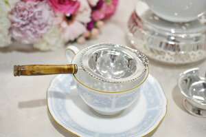 ティ−ストレ−ナ−　シルバー　イタリア製　Royal Family ロイヤルファミリー 紅茶　茶こし　テーブル　キッチン雑貨