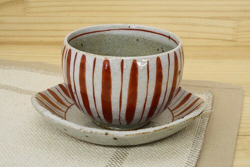 日本製 赤絵十草 陶碗皿 湯呑 レトロ 陶器 コップ 国産 贈り物 ギフト プレゼント シンプル かわいい 和風 和モダン 敬老の日