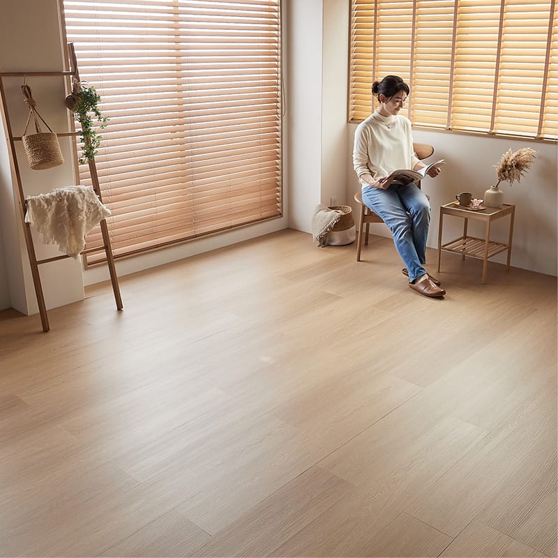 置くだけ簡単、賃貸にもおすすめ 素材 表面：PVC（塩化ビニール） 全厚 約4mm 生産国 中国 ご注意 ※ご覧のモニターの環境、撮影環境により実物と色味が異なって見える場合が御座います。 ※お客様都合によるご返品、ご交換は出来かねますのでご了承くださいませ。 ※温風ヒーターの熱風や反射ストーブの熱気等が、直接床材に集中的に当たると「浮き」の原因となる場合がございます。 ※本品は床暖房には使用できません。 ※温度変化により伸縮します。 ※温度差が大きくなる環境下では、床材が伸縮を起こしやすくなり、隙間が空いたり膨張により床材同士が突き上がる可能性がございます。 ※浮きや隙間を放置すると、「転倒の危険」や、「ホコリがたまる原因」になります。 ※若干寸法にバラツキがあります。施工の際にはご注意ください。 ※タイル一枚一枚の色柄に変化と濃淡があります。タイル間での柄合わせはできません。 ※ご使用前に床を拭いてからご使用下さい。 ※ワックスを使用している場合など、床のコンディションによりこびりつきの原因となる場合が御座います。 ※フロアタイルによる床材の痛みなどの保証は致しかねますので、ご了承下さいませ。 ※フロアタイルを敷く前に、アルコールなど揮発性の高いもので床をふきあげたりすると癒着の原因となる場合があります。送料無料 但し、北海道・沖縄・離島を含む(一部配送不可地域除く)のご注文は別途送料がかかります。 関連商品 ◇18枚セット(約2畳) モルタルグレー ◇36枚セット(約3畳) モルタルグレー ◇54枚セット(約6畳) モルタルグレー ◇10枚セット(約1.4畳) ホワイトウッド ◇30枚セット(約4畳) ホワイトウッド ◇50枚セット(約6畳) ホワイトウッド ◇18枚セット(約2畳) ホワイトマーブル ◇36枚セット(約3畳) ホワイトマーブル ◇54枚セット(約6畳) ホワイトマーブル ◇18枚セット(約2畳) ホワイトマーブル ◇36枚セット(約3畳) ホワイトマーブル ◇54枚セット(約6畳) ホワイトマーブル ◇18枚セット(約2畳) ラフグレージュ ◇36枚セット(約3畳) ラフグレージュ ◇54枚セット(約6畳) ラフグレージュ ◇10枚セット(約1.4畳) ナチュラルウッド ◇30枚セット(約4畳) ナチュラルウッド ◇50枚セット(約6畳) ナチュラルウッド ◇18枚セット(約2畳) グレイッシュベージュ ◇36枚セット(約3畳) グレイッシュベージュ ◇54枚セット(約6畳) グレイッシュベージュ ◇18枚セット(約2畳) ブラックマーブル ◇36枚セット(約3畳) ブラックマーブル ◇54枚セット(約6畳) ブラックマーブル ▲上記をクリックして、各ページをご覧いただけます