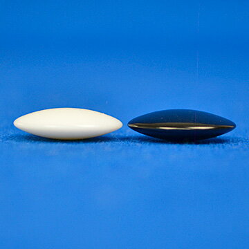 連珠用碁石(白75粒・黒75粒)　プラスチック碁石　椿(厚み約6mm)