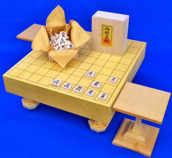 将棋セット　ヒバ2寸ハギ足付将棋盤セット(将棋駒白椿上彫駒)